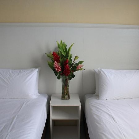 Central Bay Motel Порт-Вила Экстерьер фото